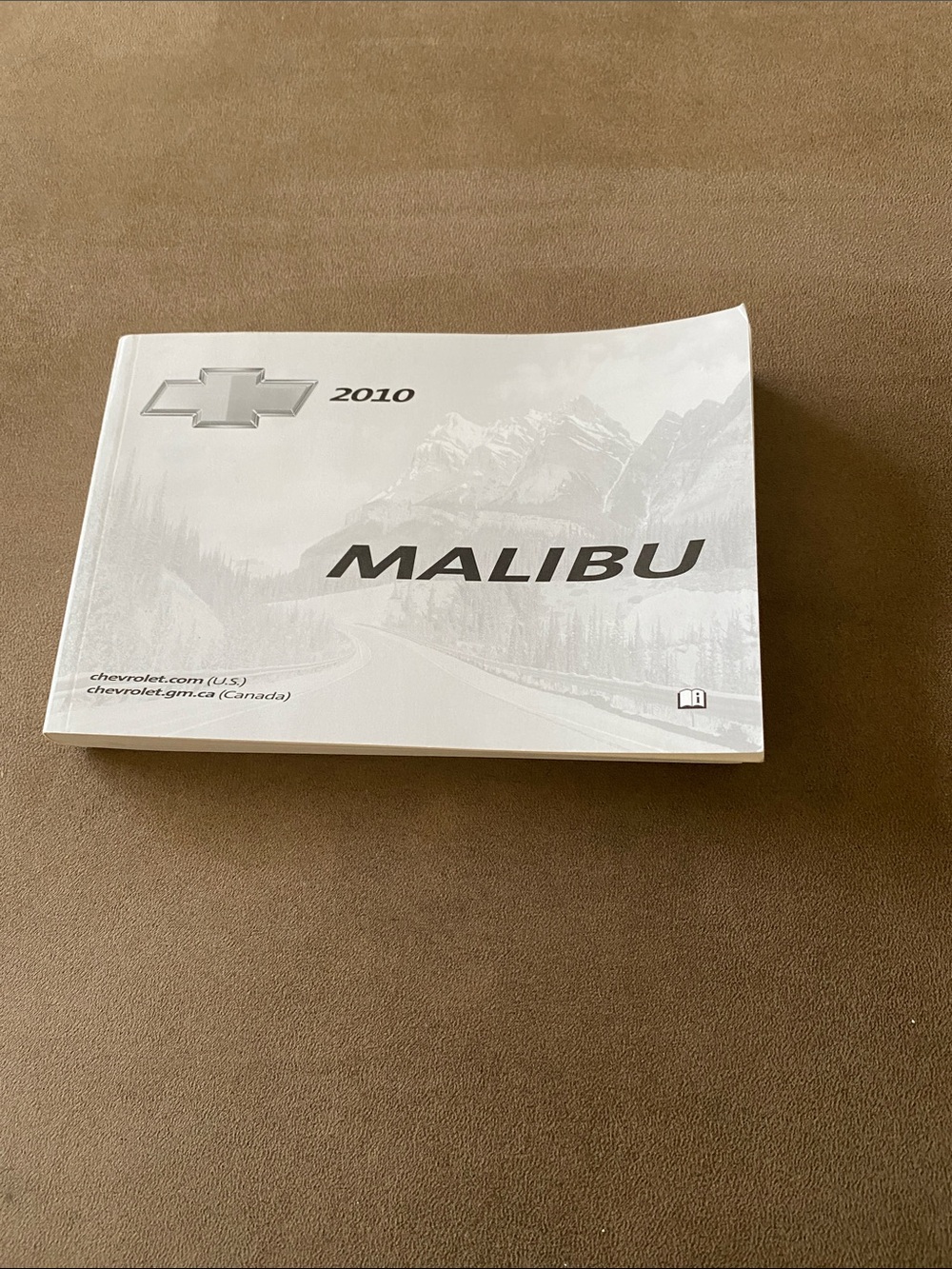 Chevrolet Malibu 2010 Owner's Manual - White